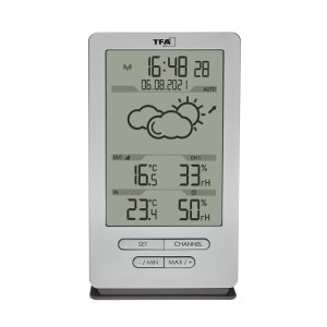 Silberne TFA Funk-Wetterstation Xena mit Außensensor zeigt Innen- und Außentemperatur.