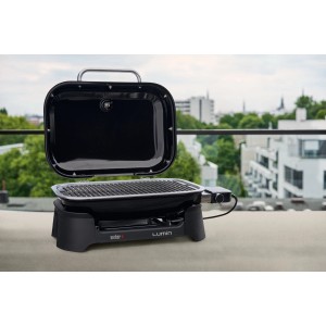 Weber Lumin Elektro-Tischgrill, 2200 W, schwarz, mit geöffnetem Deckel.
