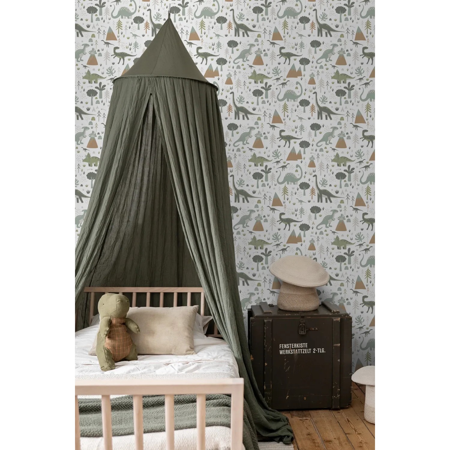 ESTAhome Vliestapete mit Dinosaurier-Muster in Vintage Blau und Grün, Bäumen und Bergen im Kinderzimmer.