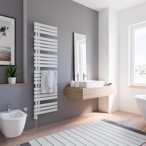 Steckerfertiger, weißer Schulte Badheizkörper Breda mit Handtuch im modernen Badezimmer.