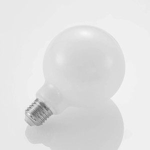 Opalweiße, kugelförmige Arcchio LED E27 Lampe 4W aus Glas. Dimmbares E27 Leuchtmittel.