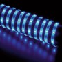 Aufgerolltes LED-Flexband RGB, 10 m, blau leuchtend. LED-Streifen mit Fernbedienung.