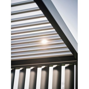 Biohort Lamellenseitenwand in Quarzgrau-Metallic für Pergola, Detailansicht der Lamellen.