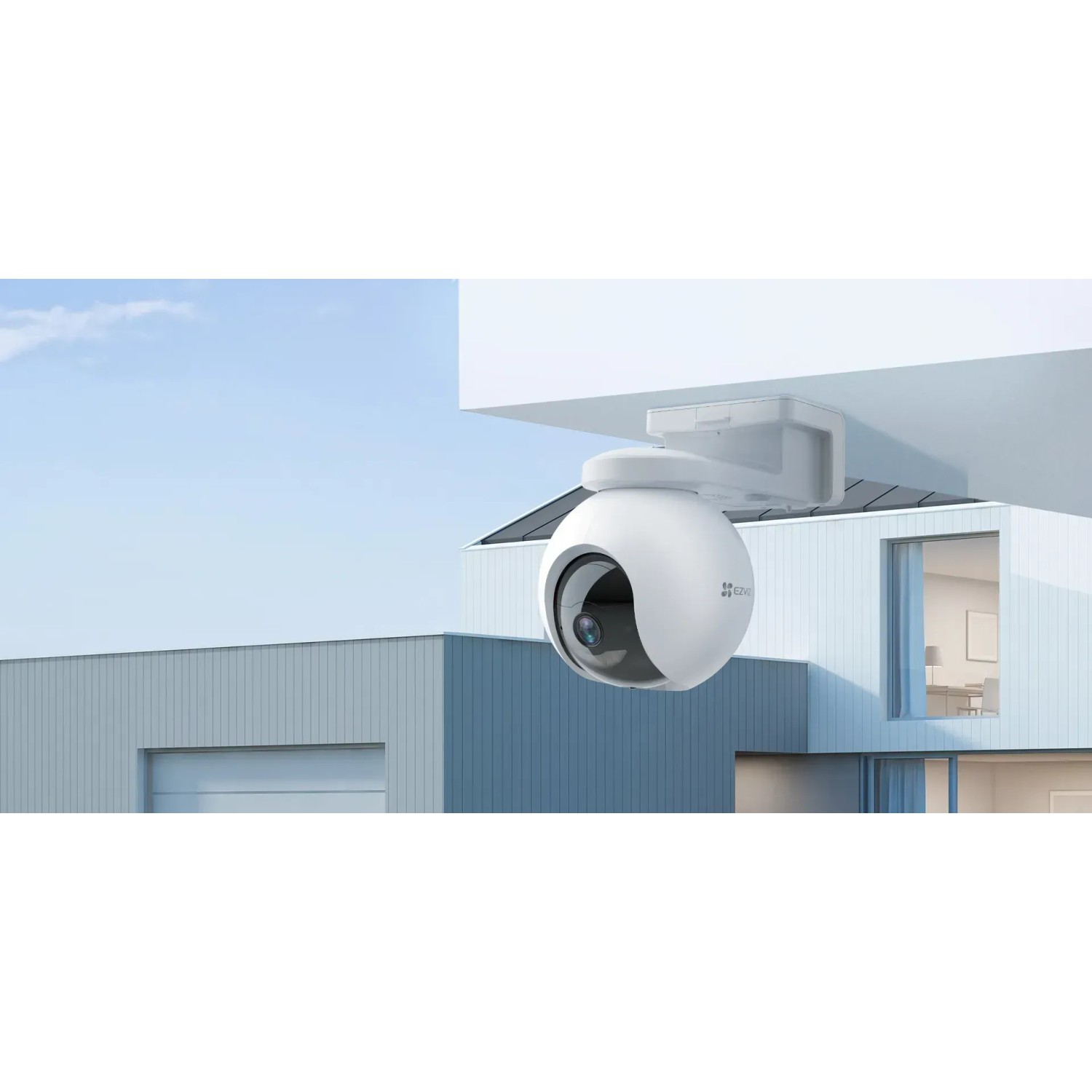 Weiße Ezviz HB8 360° Akku-Kamera mit PV-Panel an Hauswand montiert. Kameraüberwachung für den Außenbereich.