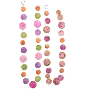 Bunte Boltze Capiz Girlande mit Muscheln in Grün, Orange, Pink, Lila und Rot.