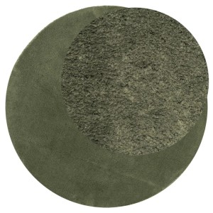 Runder Kurzflor-Teppich HUARTE in Waldgrün, Ø 120 cm. Detailansicht der weichen, flauschigen Textur. Waschbar.