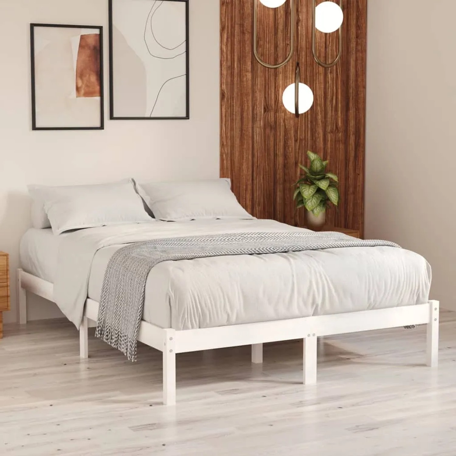 Weißes Massivholzbett (200x200 cm) aus Kiefernholz für Schlafzimmer.