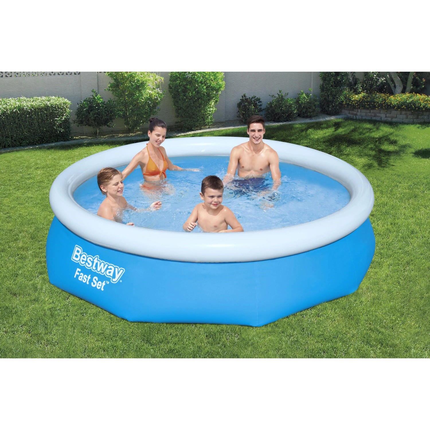 Blauer Bestway Fast Set Aufstellpool mit weißem Ring, Familie planscht im Garten. Ideal für Badespaß.