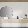 Schwarzer, runder DSK Design-Wandspiegel Picasso, Ø 100 cm, im modernen Badezimmer.