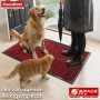 Rote Floordirekt Schmutzfangmatte Space 205 (60x90 cm) am Eingang. Person, Hund, Katze bei Regen. Rutschfest.