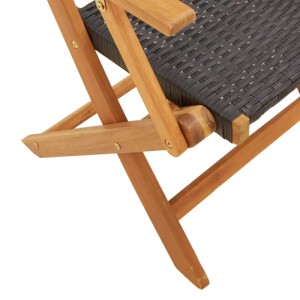 Detailansicht Gartenstuhl des vidaXL Bistro-Sets: Holzgestell mit schwarzem Poly Rattan Sitz.