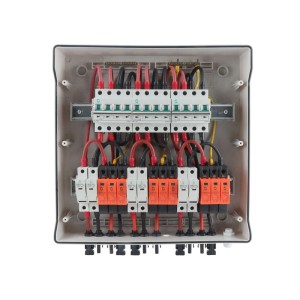 FM-SOLAR DC-Anschlussbox mit Überspannungsschutz und Leitungstrennschalter für Solaranlagen.
