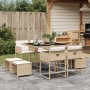 Beige 9-tlg. Garten Essgruppe aus Polyrattan mit schwarzen Glas Tischplatte und cremefarbenen Kissen.