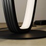 Detailaufnahme: Schwarze, dimmbare Lucande LED Stehlampe Bronwyn mit warmweißem Licht.