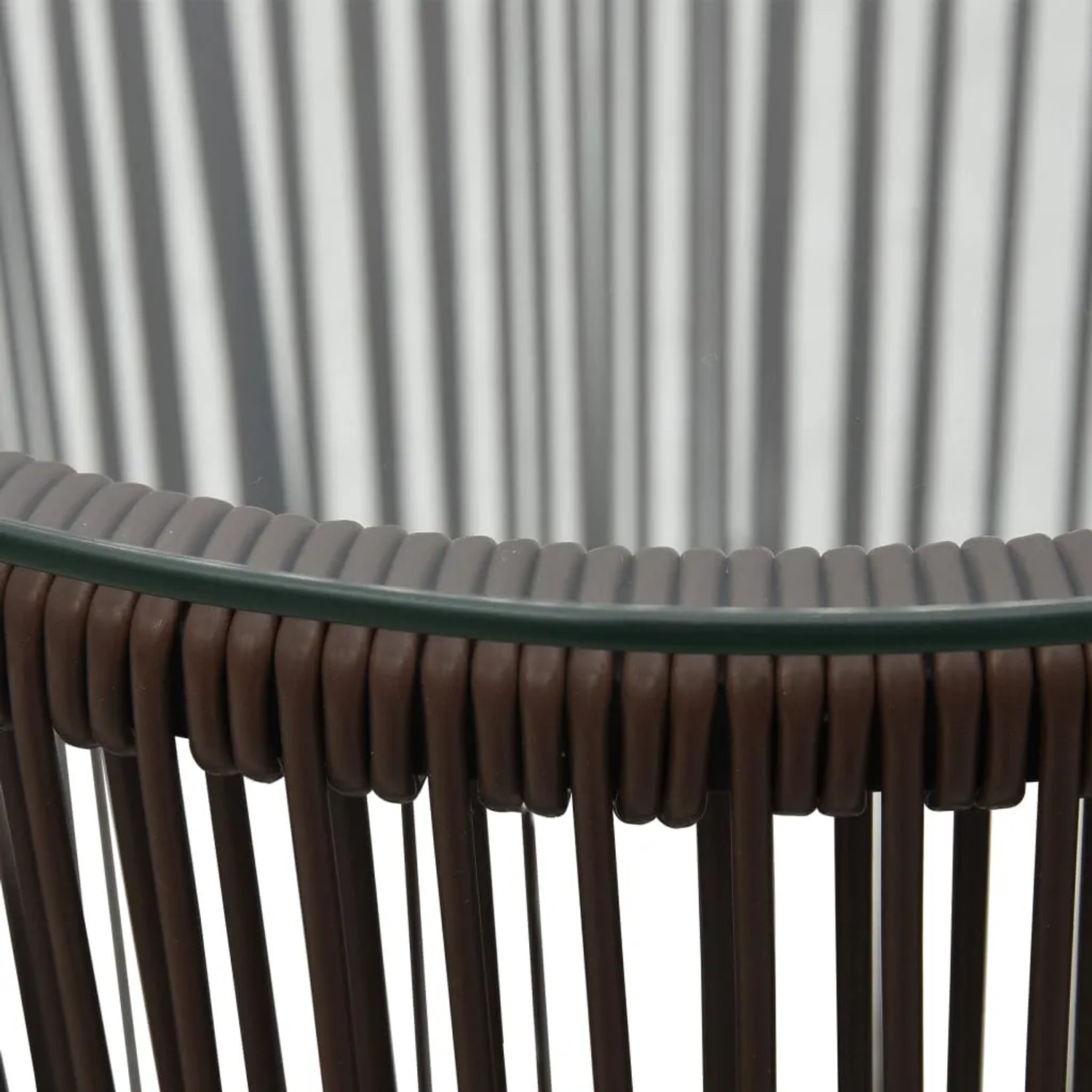 Detailansicht: Braunes Rattan Bistro-Set Tischplatte aus Glas. Gartenmöbel für Balkon und Terrasse.