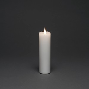 Weiße Konstsmide LED-Echtwachskerze mit Timer, 17,8 cm hoch, für stimmungsvolle Innen-Weihnachtsdeko.