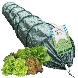 Grüner TTL GARDEN Beettunnel QuickEasy mit PE Schattiernetz, zusammengeklappt, daneben frischer Salat. Ideal für Pflanzenschutz im Garten.