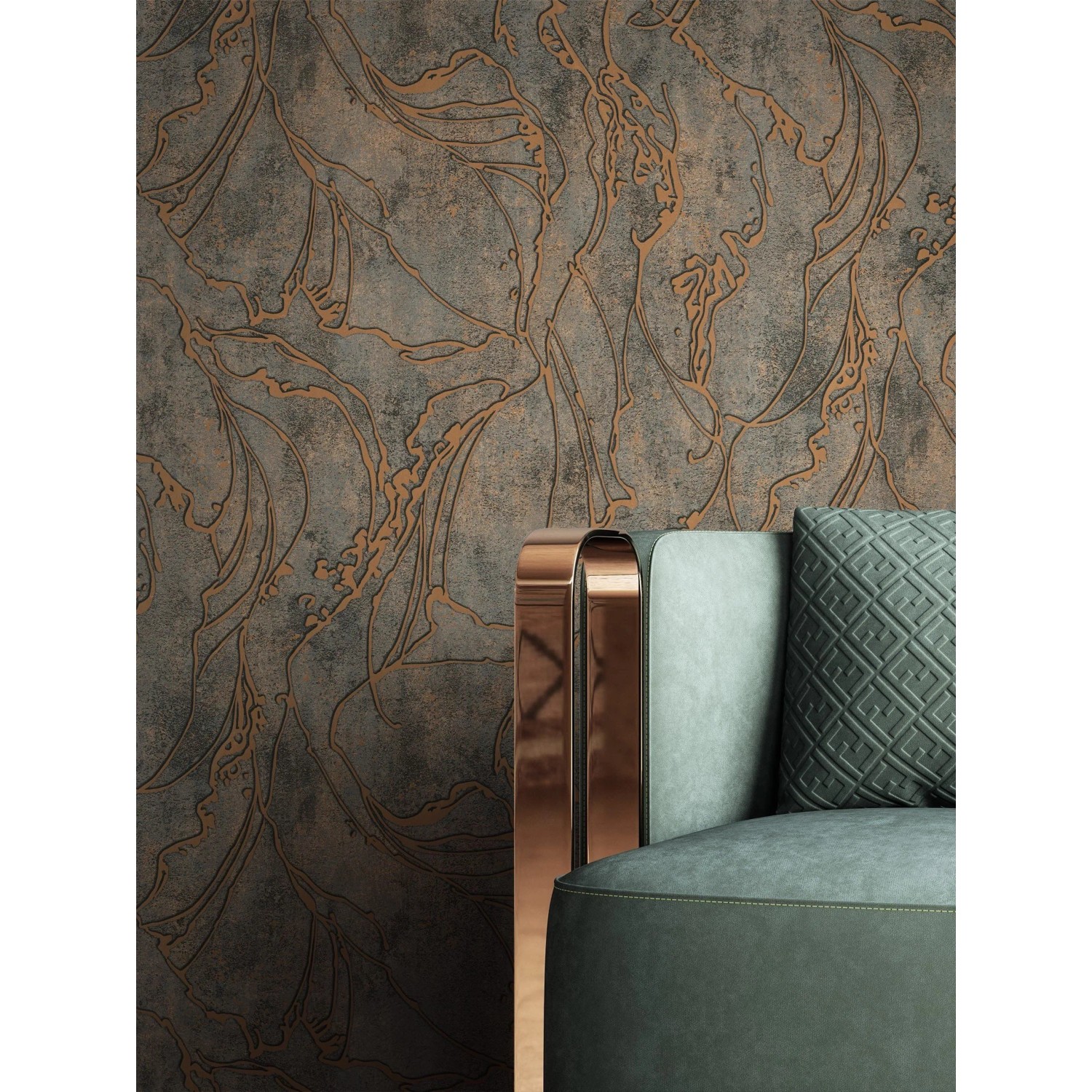 Newroom Vliestapete Fozia Black Copper mit Grafikmuster und Sofa im Raum.
