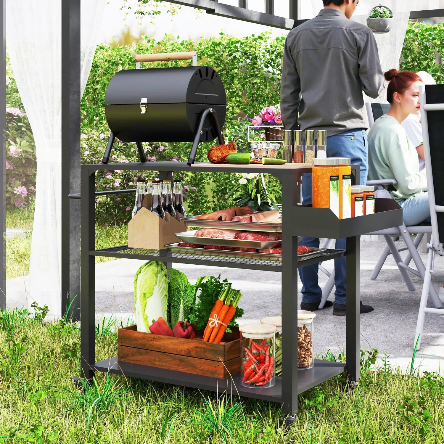 Outsunny Grillwagen aus Stahl, schwarz, mit Grill, Lebensmitteln und Getränken auf den Ablagen.
