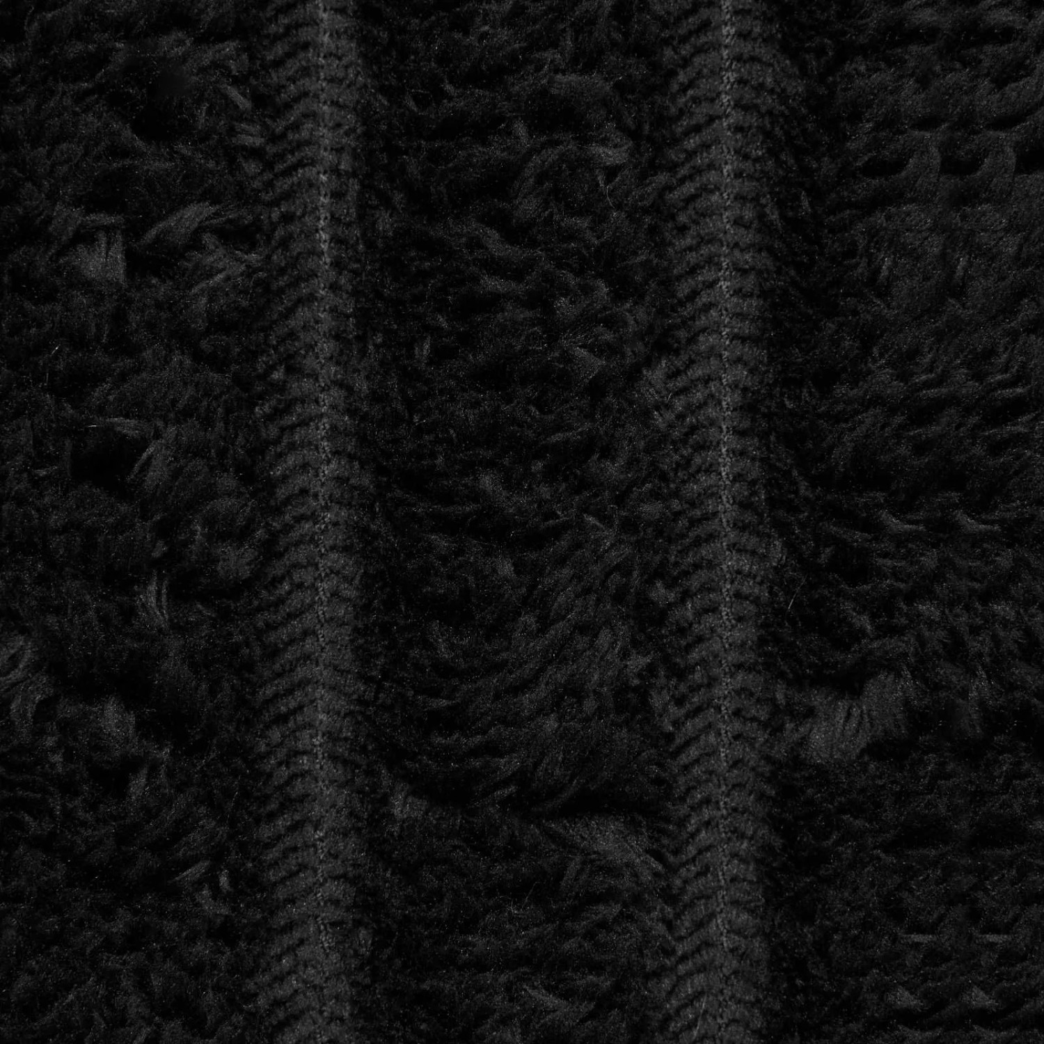 Schwarze vidaXL Überwurfdecke (270x240cm) aus weichem Fleece, Detailaufnahme.