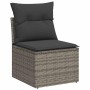 Graues Gartensofa aus Rattan mit dunklen Kissen, Teil der vidaXL 7-tlg. Sofagarnitur.
