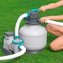 Bestway Sandfilteranlage für Stahlrahmen Pool im Betrieb auf Rasen