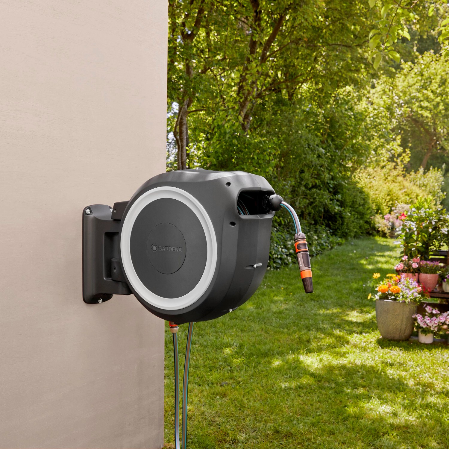 Gardena WandSchlauchbox Roll Up mit 25 m Schlauch bei OBI