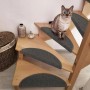 Graue Beautissu Treppenstufenmatten ProStair (15er Set) auf Holztreppe mit Katze.