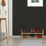 Relaxdays Schuhregal aus Bambus, naturfarben, mit 2 Ebenen, gefüllt mit Schuhen im Flur. Stapelbare Schuhablage.