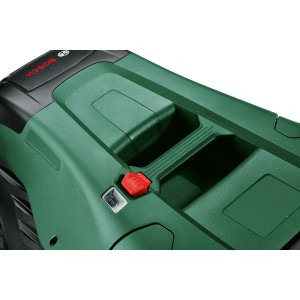 Detailaufnahme: Grüner Bosch Elektro-Rasenmäher Rotak 44-750 mit rotem Knopf.