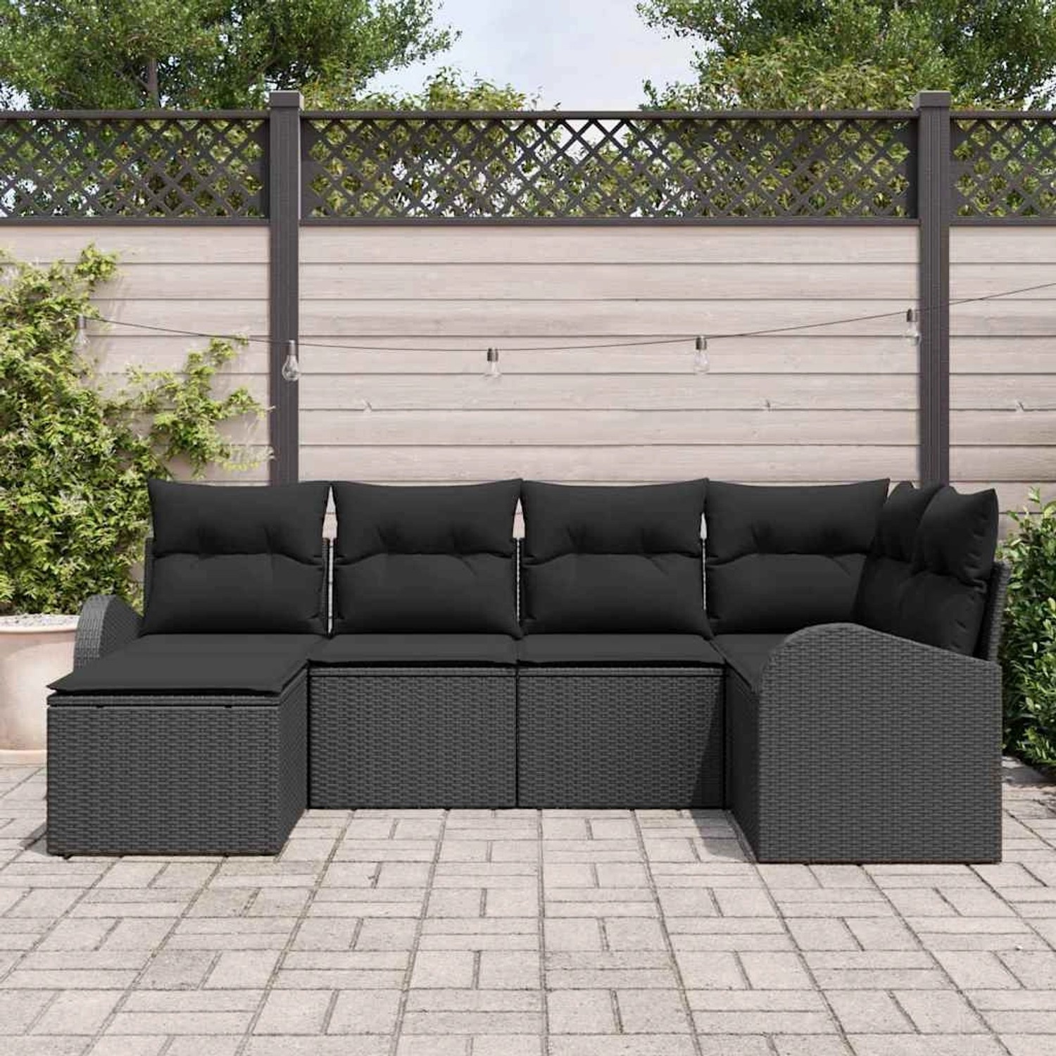 Schwarzes 6-teiliges vidaXL Garten-Sofa-Set aus Poly Rattan mit Kissen.