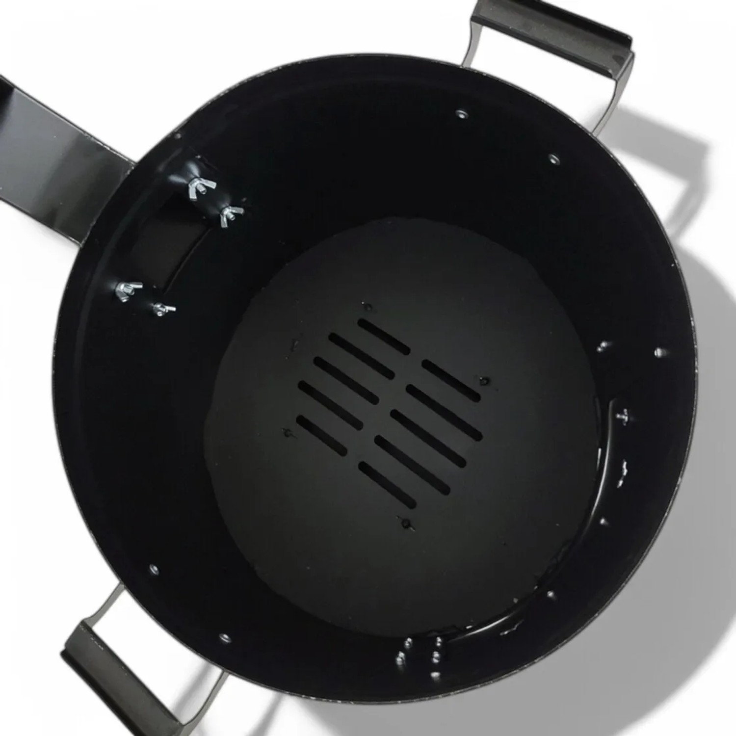 Utschak Asamat Grill mit Kazan (12L) und Schaumlöffel, Innenansicht des Grills.