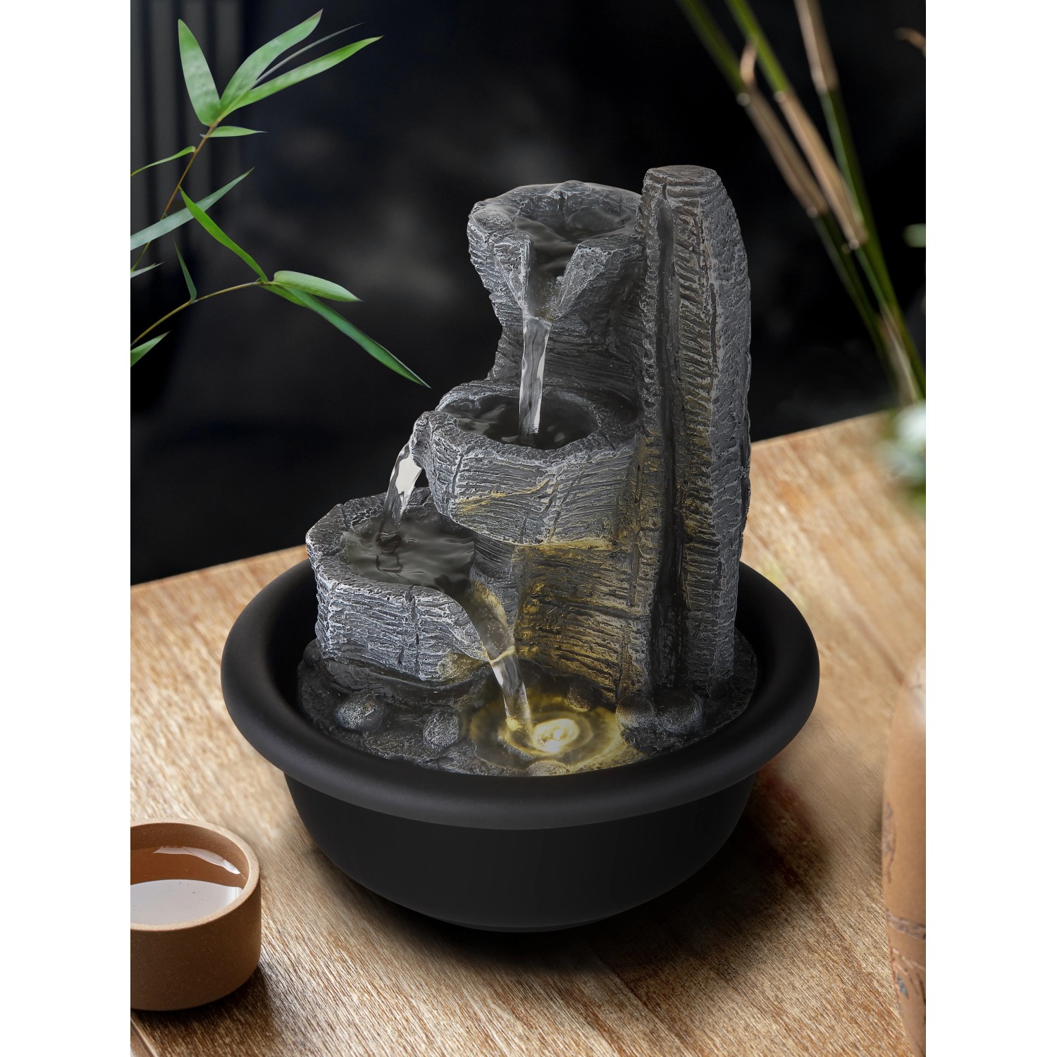 Globo Brunnen Fontana, 19 cm, schwarz matt. Dekorativer Zimmerbrunnen mit LED-Beleuchtung.