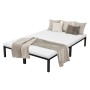 Schwarzes ML-Design Metallbett 140x200 cm mit Lattenrost, Decke und Kissen.