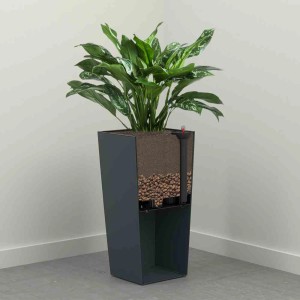 Weißes Siena Garden Pflanzgefäß Nizza (30x30x57 cm) mit Pflanze und Bewässerungssystem.