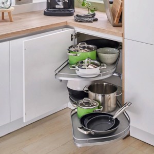 Kesseböhmer LeMans II Silbergrau Rechts 600 mm Eckschrankbeschlag mit ARENA Classic Tablaren