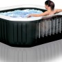 Schwarzer Intex Whirlpool PureSPA Bubble Jet Octagon mit Frau im Wasser.