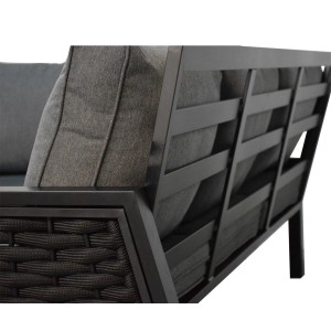 Detailansicht der schwarzen Jet-Line Gartenlounge Ariana mit anthrazitfarbenen Kissen und Alu-Gestell.