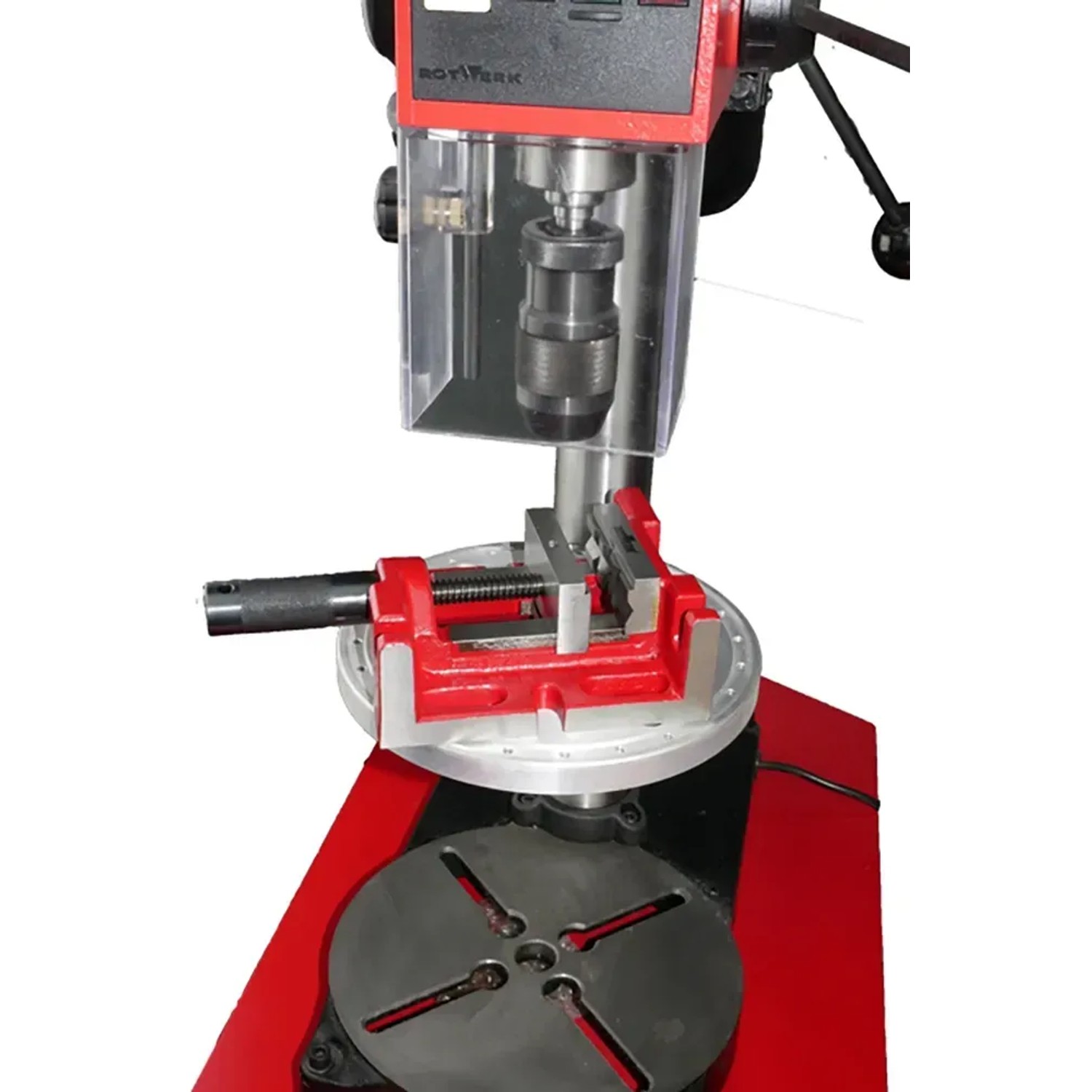 Rotwerk Maschinenschraubstock MSS75 VH auf einer Bohrmaschine, rot und silber.