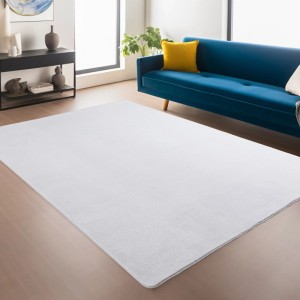 Weißer Ayyildiz Kurzflorteppich Joy (200x280 cm) im Wohnzimmer. Moderner Teppich mit Soft-Touch Oberfläche.