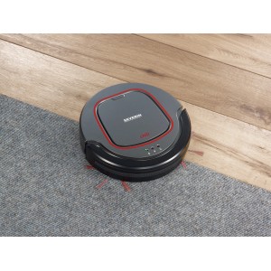 Severin RB 7025 Akku-Saugroboter in Grau mit rotem Detail auf Teppich und Holzboden.