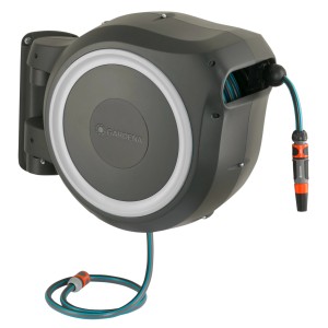 Gardena Wand-Schlauchbox Roll Up M/L, weiße Schlauchtrommel mit 25 m Gartenschlauch und Wandhalterung.