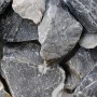 Nahaufnahme von Donau-Blauem Marmorbruch (50-100mm) für Zierkies oder Gabionen.