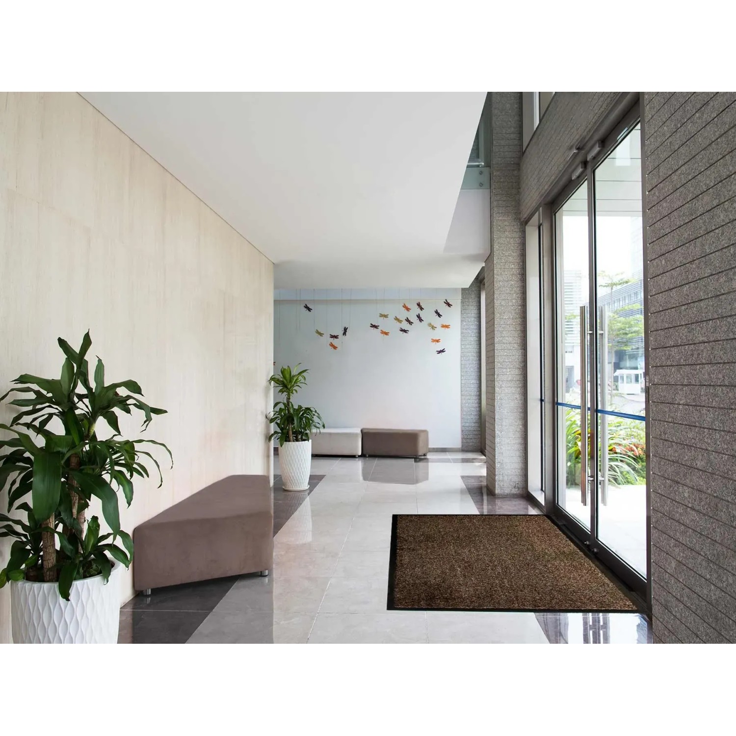 Primaflor Schmutzfangmatte Clean, braun, 60x180 cm im Eingangsbereich.