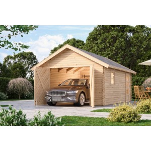 Karibu Blockbohlengarage aus Holz mit Auto. Die Fertiggarage ist 372 cm x 522 cm x 309 cm groß.