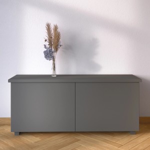 CREATE! by OBI Buntlack Lotta Schiefergrau seidenmatt auf Kommode mit Deko.