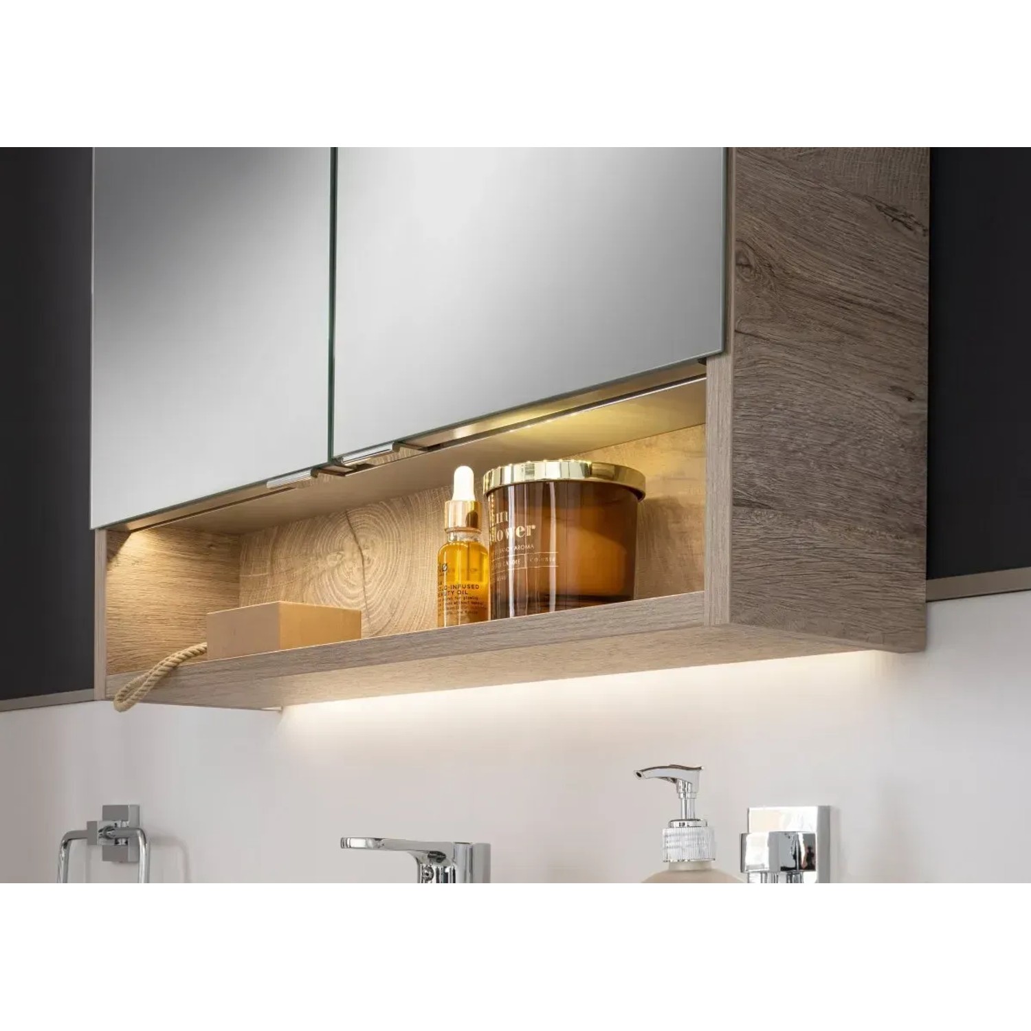Fackelmann Spiegelschrank B.Style, Eiche Natur, 60 cm, mit Beleuchtung und Softclose-Türen.