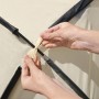 Detailaufnahme: Bestway LAY-Z-SPA Sonnenschutzdach Montage mit Bindebändern.