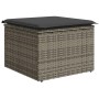 Grauer Poly Rattan Gartenhocker mit dunklem Kissen, Teil der vidaXL Garten-Sofagarnitur.