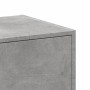 Detailansicht: Betongrauer Apothekerschrank / Wohnzimmerschrank mit Schubladen.